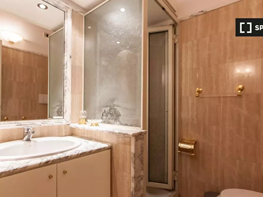 Immagine 5 di Appartamento in affitto  in Via del Gambero, 00187 Roma RM, Italy a Roma