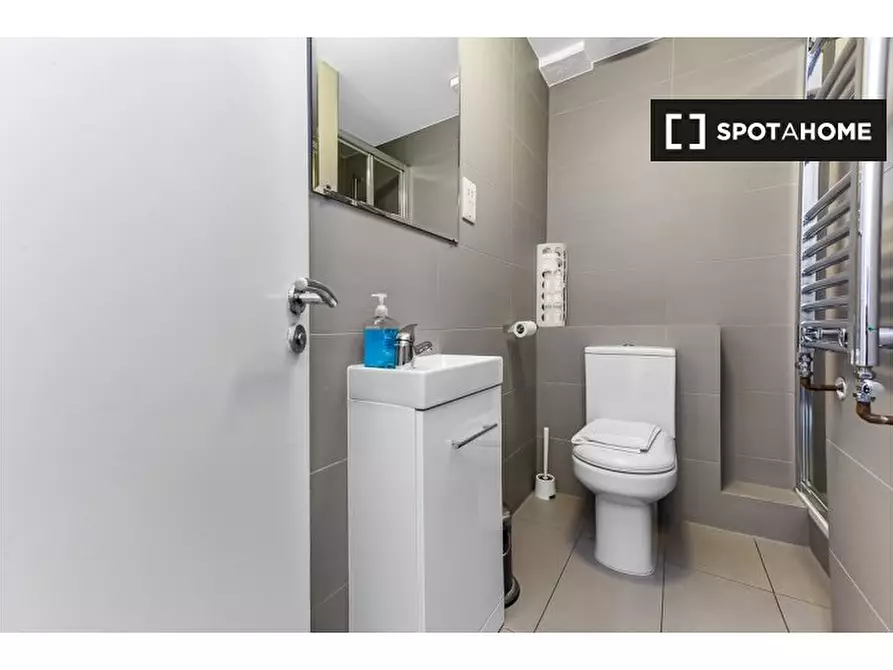 Immagine 9 di Appartamento in affitto  in Tottenham St a Camden Town