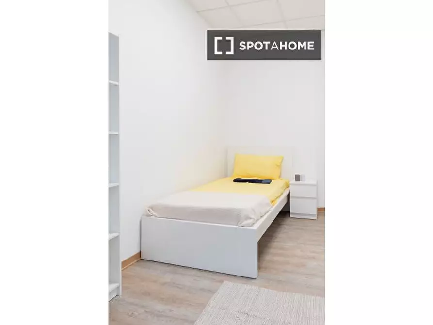 Immagine 5 di Camera condivisa in affitto  in Via Elba a Torino