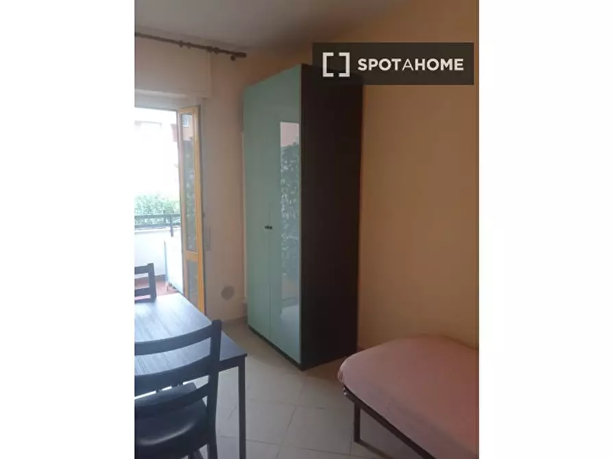 Immagine 2 di Camera condivisa in affitto  in Via Giacinto Serrati Menotti a Milano