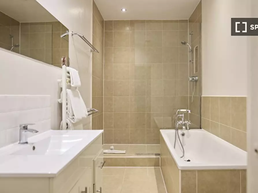 Immagine 7 di Appartamento in affitto  in Sinclair Rd a Hammersmith
