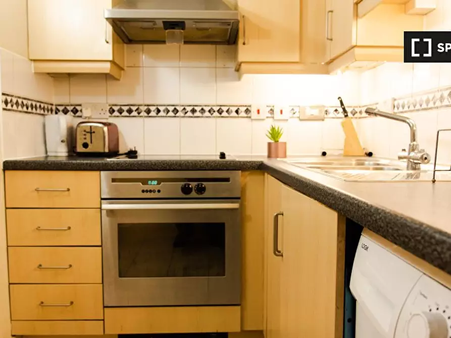 Immagine 16 di Camera condivisa in affitto  in flat a Poplar