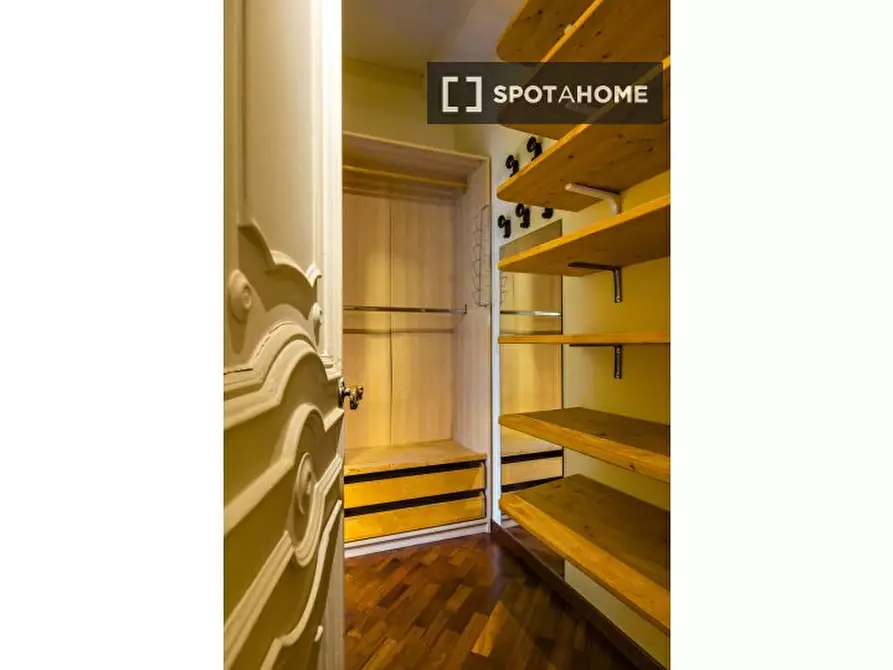 Immagine 13 di Appartamento in affitto  in Via Bisignano a Napoli