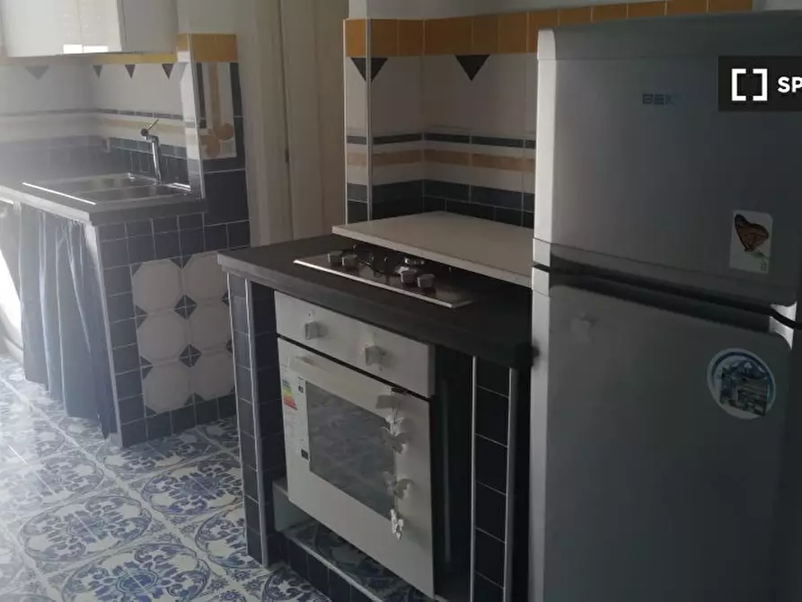 Immagine 9 di Camera condivisa in affitto  in Via Cosenza a Napoli