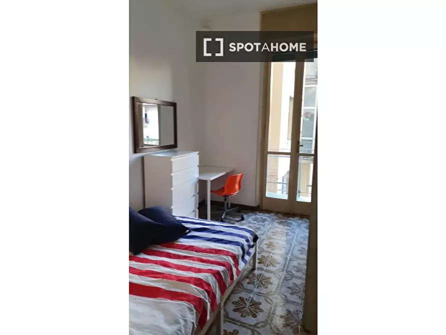 Immagine 10 di Camera condivisa in affitto  in Via Susa a Torino