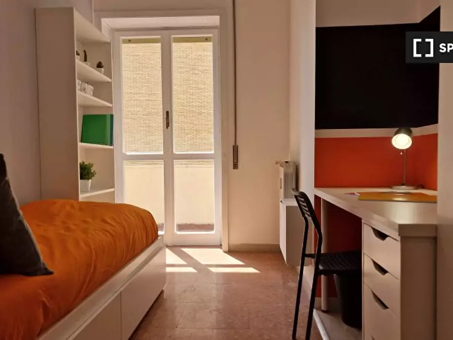 Immagine 3 di Camera condivisa in affitto  in Lungotevere di Pietra Papa a Roma