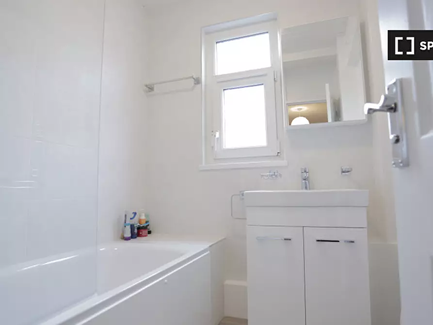 Immagine 9 di Camera condivisa in affitto  in Corringham Rd a Poplar