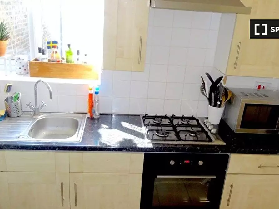 Immagine 8 di Appartamento in affitto  in Bethnal Green Rd a Poplar