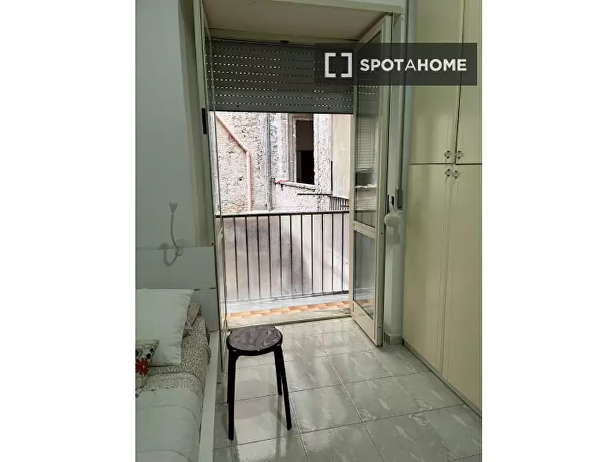 Immagine 2 di Camera condivisa in affitto  in Via delle Zite a Napoli