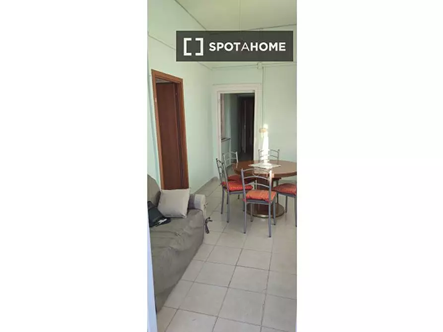 Immagine 10 di Camera condivisa in affitto  in Piazza Crocelle ai Mannesi a Napoli