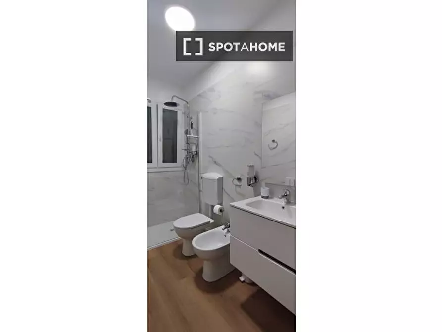 Immagine 9 di Appartamento in affitto  in Galleria II Agosto a Bologna