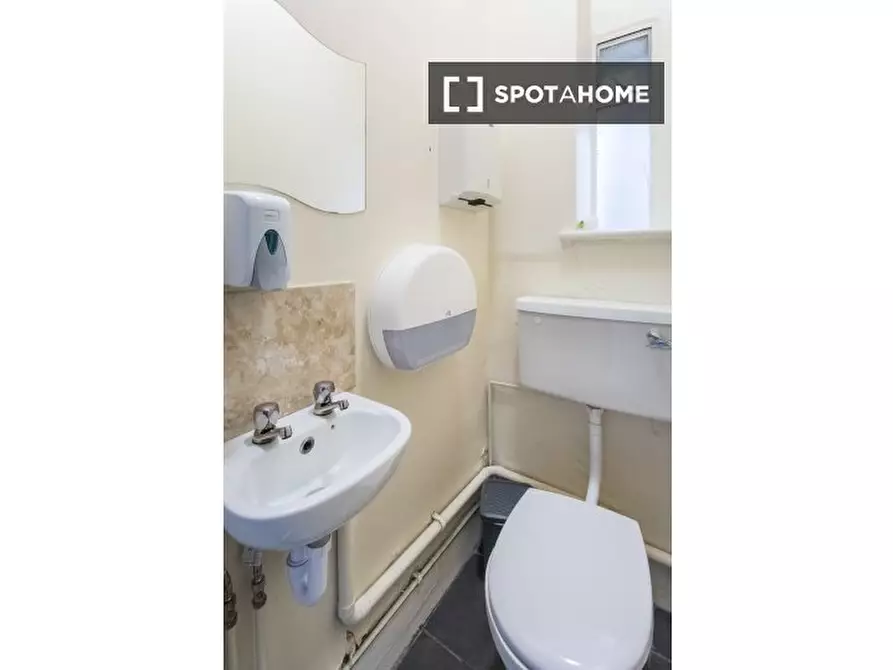 Immagine 6 di Camera condivisa in affitto  in nd Floor Apartment a Kensington