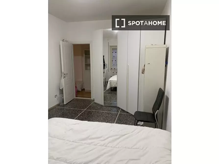 Immagine 3 di Camera condivisa in affitto  in Viale Eritrea a Roma