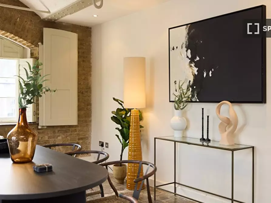 Immagine 6 di Appartamento in affitto  in E Smithfield a Poplar