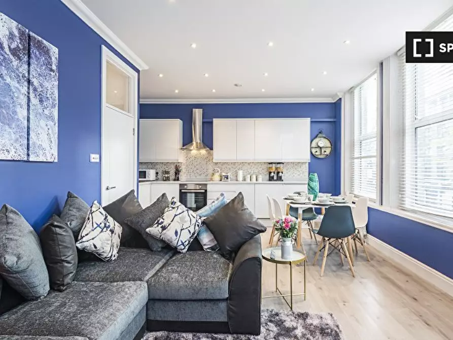 Immagine 2 di Appartamento in affitto  in Kilburn High Rd a Camden Town