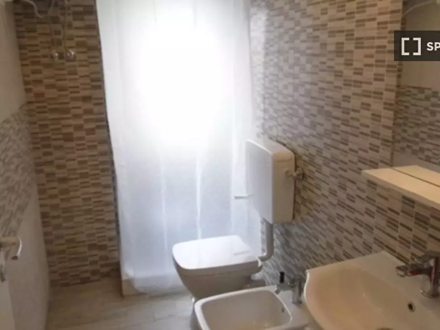 Immagine 10 di Camera condivisa in affitto  in Vico Gabella della Farina a Napoli