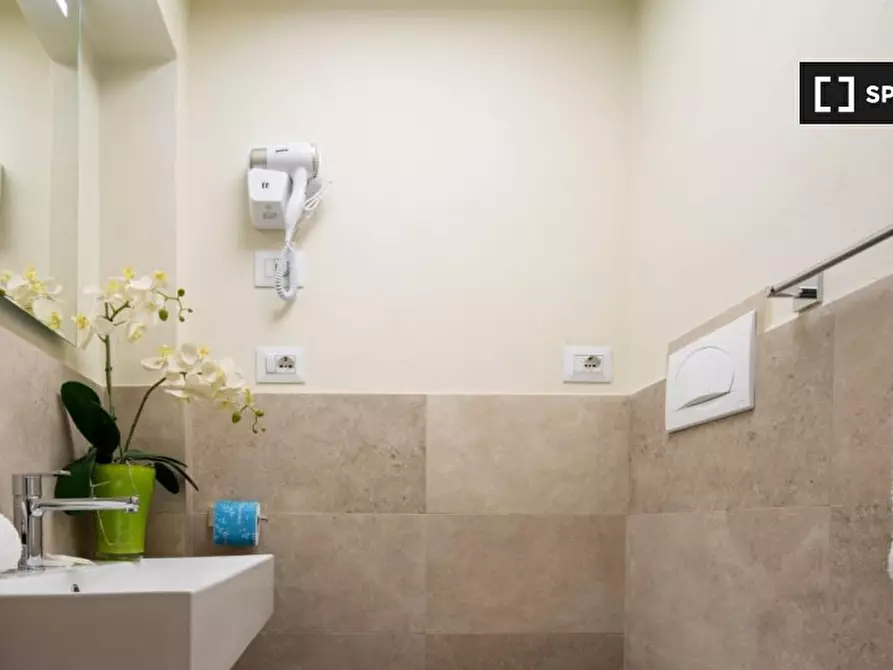 Immagine 10 di Appartamento in affitto  in Via dei Calzaiuoli a Firenze