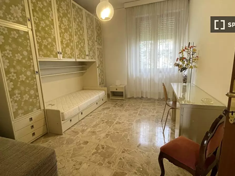 Immagine 19 di Camera condivisa in affitto  in Via Ugo Foscolo a Scandicci