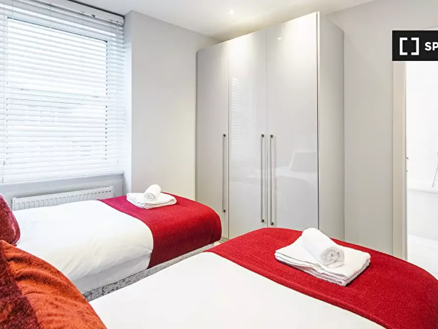 Immagine 14 di Appartamento in affitto  in Kilburn High Rd a Camden Town