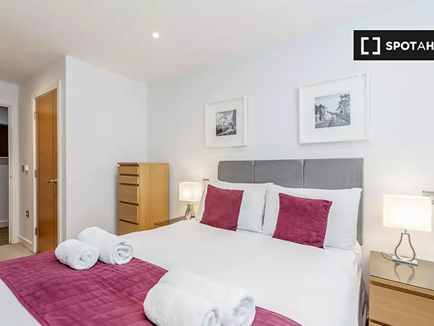 Immagine 7 di Appartamento in affitto  in Walnut Tree Cl a Guildford