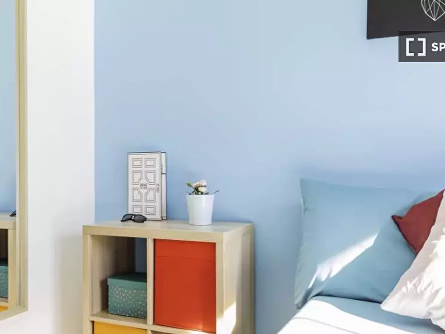 Immagine 2 di Camera condivisa in affitto  in Via Fiume delle Perle a Roma