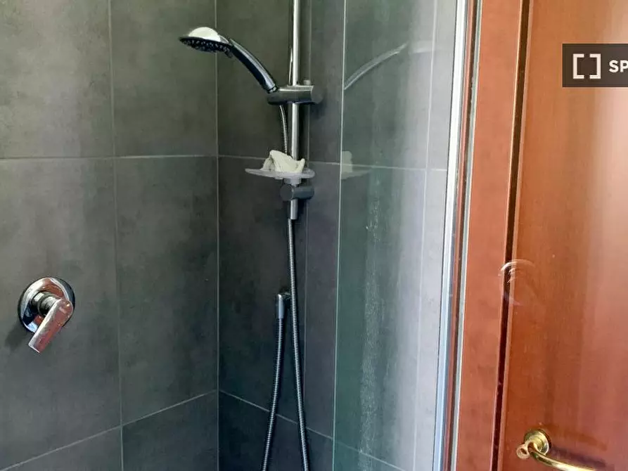 Immagine 15 di Camera condivisa in affitto  in Via Giambellino a Milano