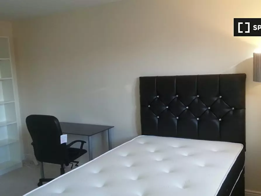 Immagine 5 di Camera condivisa in affitto  in Barnsdale Ave a Poplar