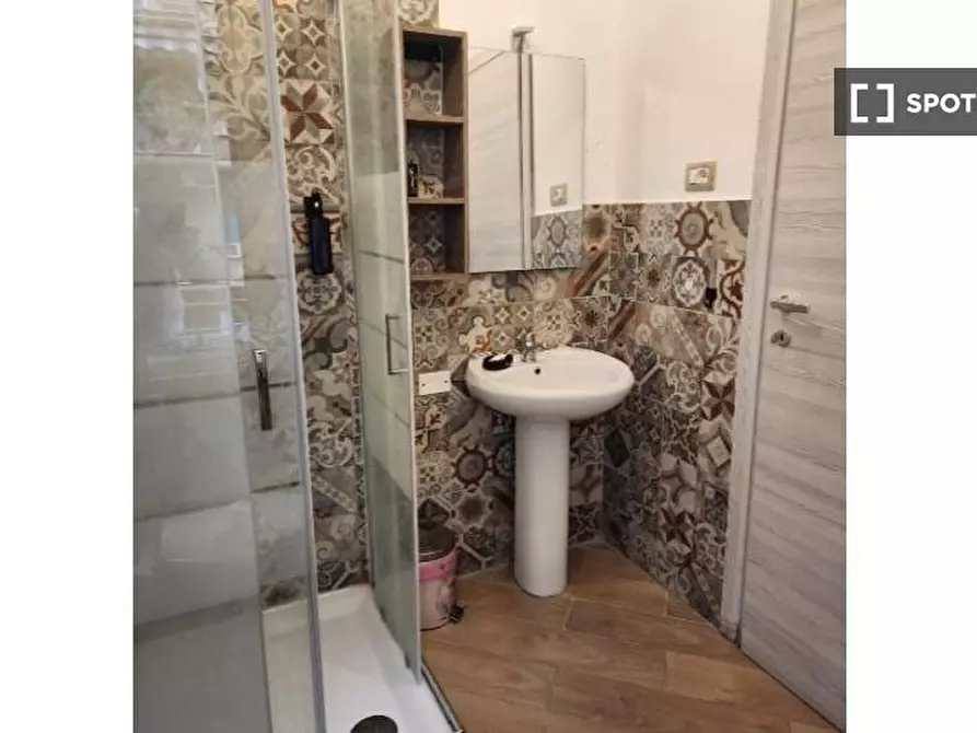Immagine 17 di Camera condivisa in affitto  in Via Silvio Benco a Roma