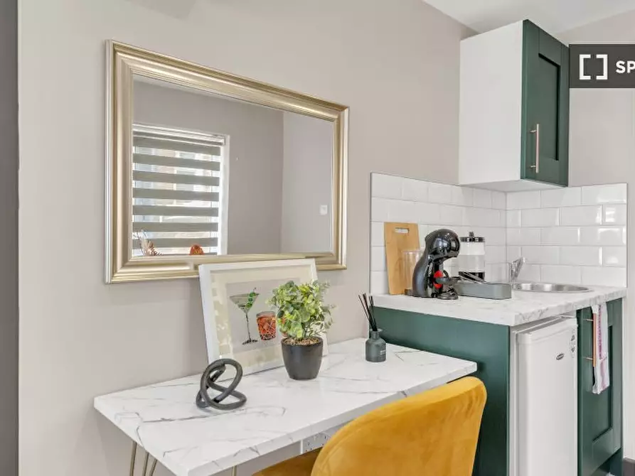 Immagine 2 di Ufficio in affitto  in flat a a Hackney
