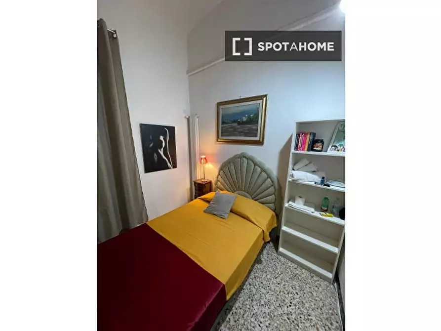 Immagine 1 di Camera condivisa in affitto  in Vico Latilla a Napoli