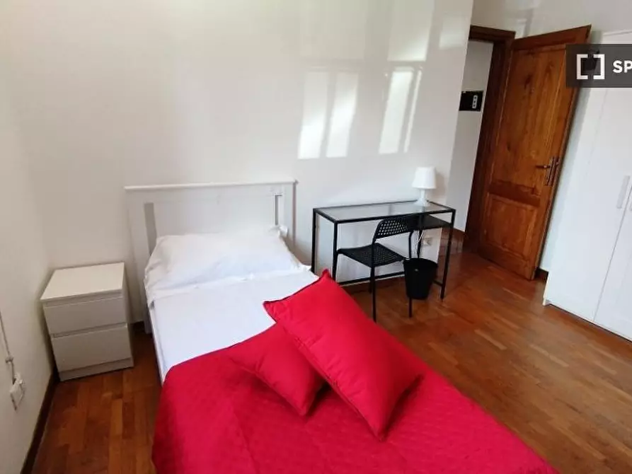 Immagine 3 di Camera condivisa in affitto  in Via Francesco Calzolari a Firenze