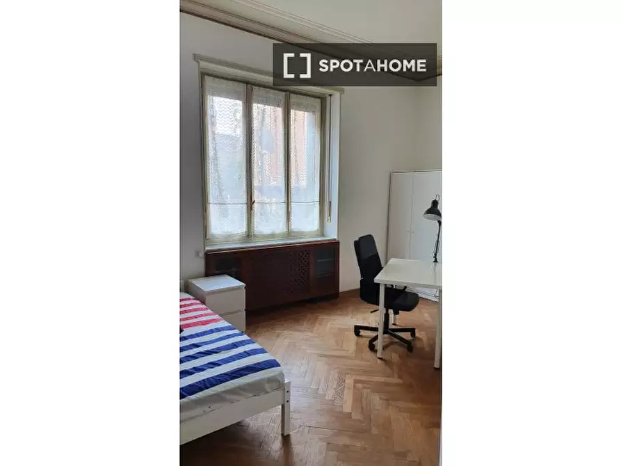 Immagine 12 di Camera condivisa in affitto  in Via Susa a Torino