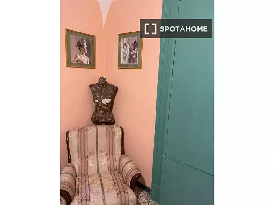 Immagine 8 di Camera condivisa in affitto  in Vico Latilla a Napoli