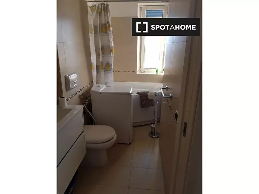 Immagine 5 di Camera condivisa in affitto  in Via Alba, 00182 Roma RM, Italy a Roma