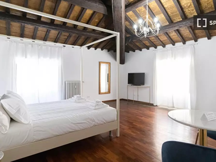 Immagine 14 di Appartamento in affitto  in Via Dei Cappuccini a Roma