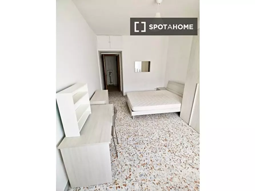 Immagine 8 di Camera condivisa in affitto  in Via Licinio Stolone a Roma