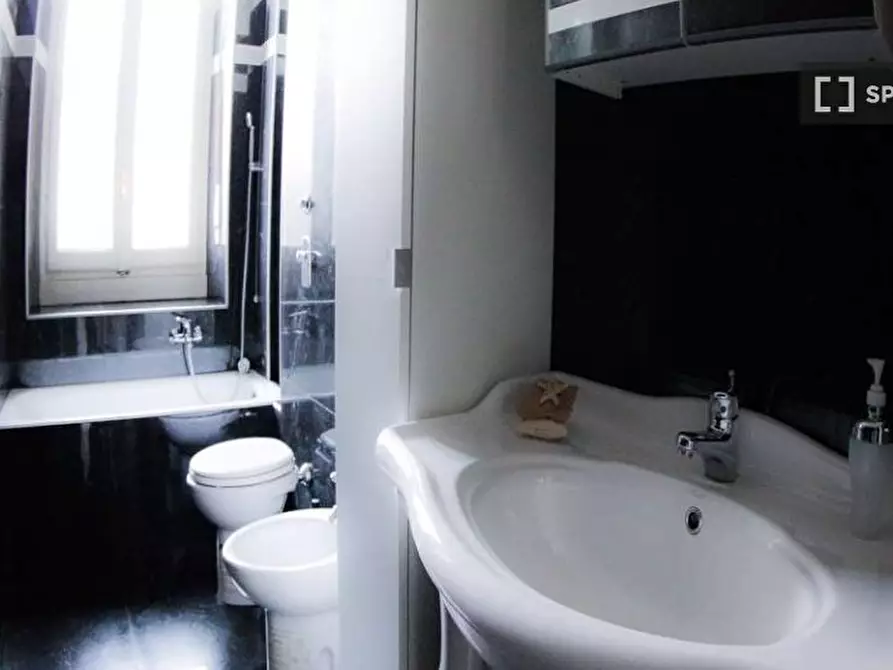 Immagine 6 di Camera condivisa in affitto  in Viale Regina Giovanna a Milano