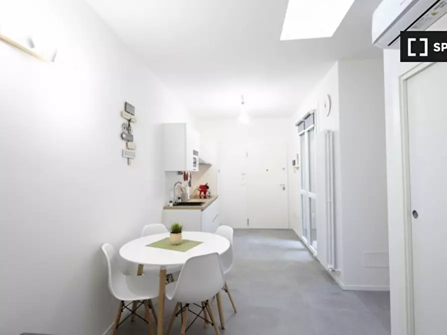 Immagine 3 di Appartamento in affitto  in Via Ugo Lenzi a Bologna