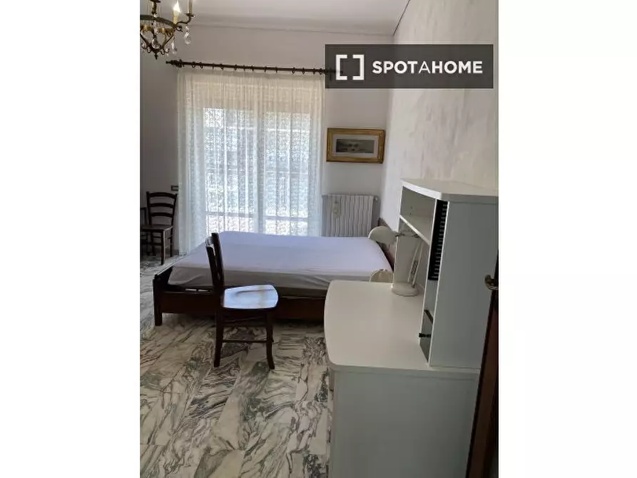 Immagine 10 di Camera condivisa in affitto  in Viale Maria Bakunin a Napoli