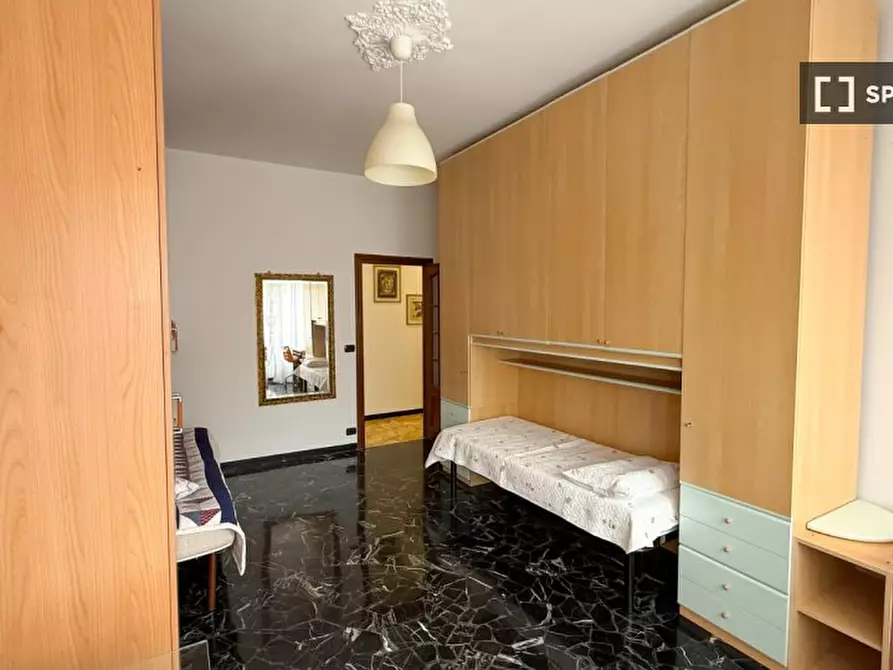 Immagine 14 di Camera condivisa in affitto  in C.so Europa a Genova