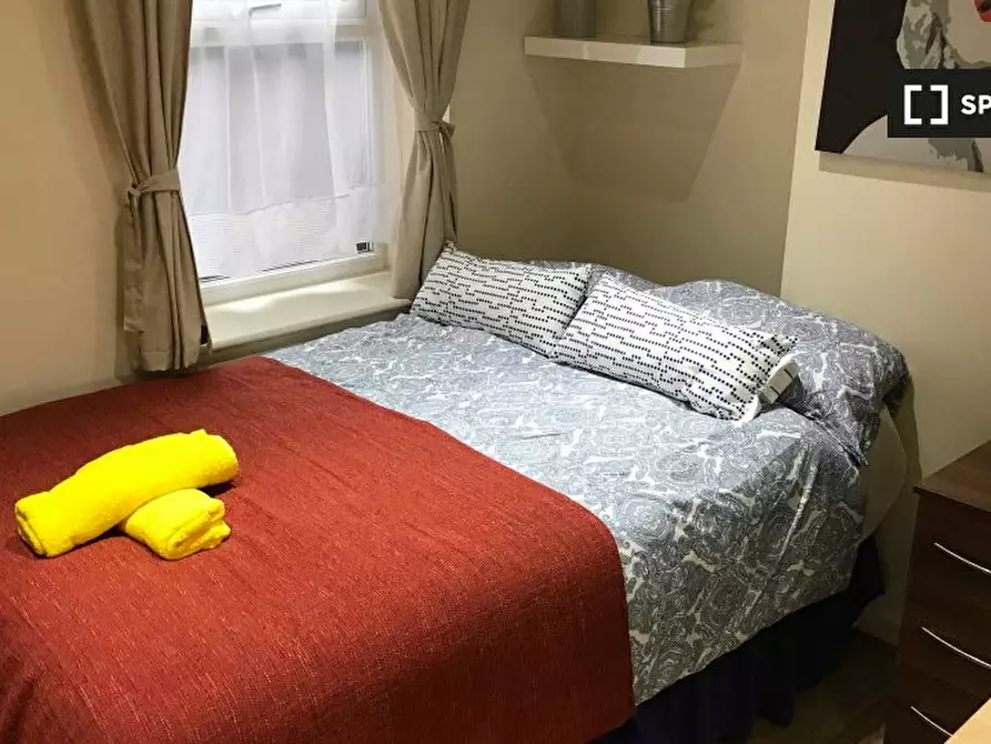 Immagine 3 di Ufficio in affitto  in Apartment a Brent