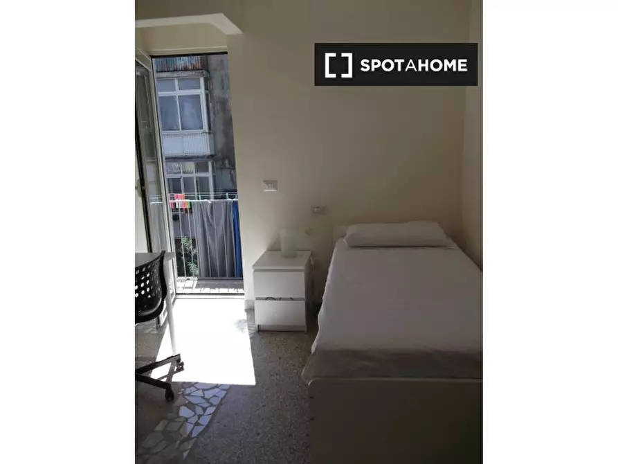 Immagine 8 di Camera condivisa in affitto  in Via Domenico Quaranta a Napoli