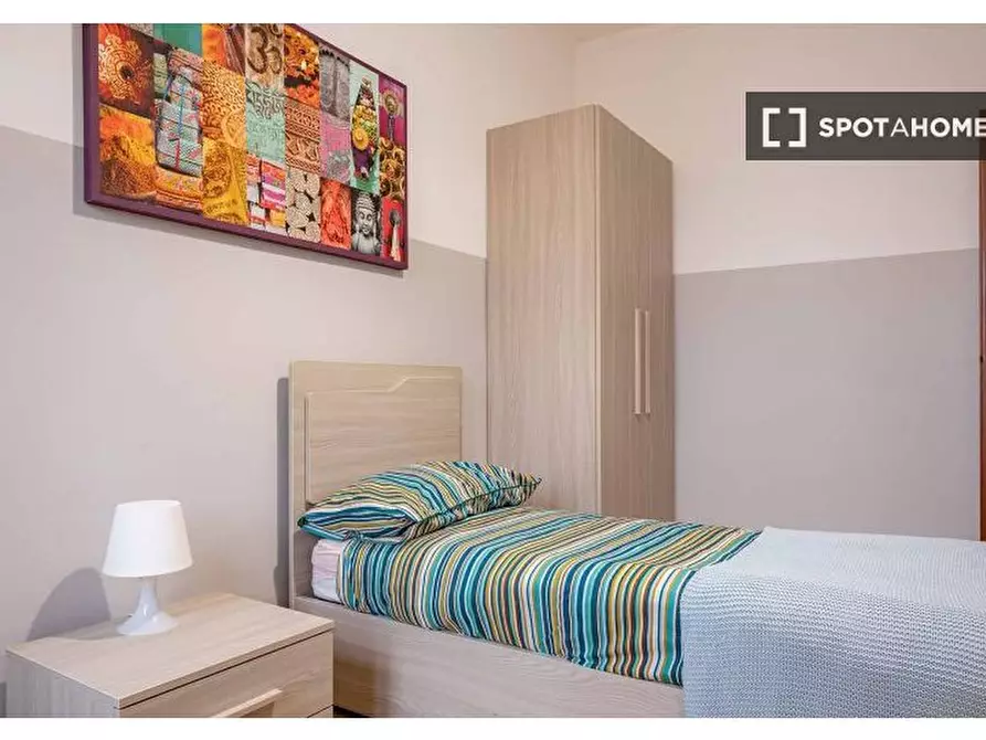 Immagine 3 di Camera condivisa in affitto  in Via Rho a Milano