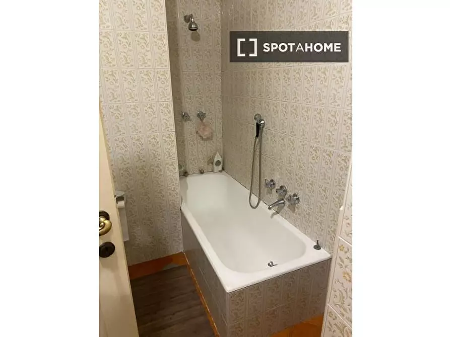 Immagine 3 di Camera condivisa in affitto  in Via Lorenzo di Credi a Milano