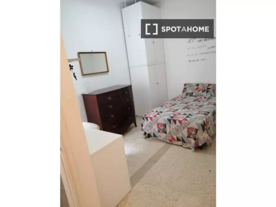 Immagine 1 di Camera condivisa in affitto  in Via Federico Nansen a Roma