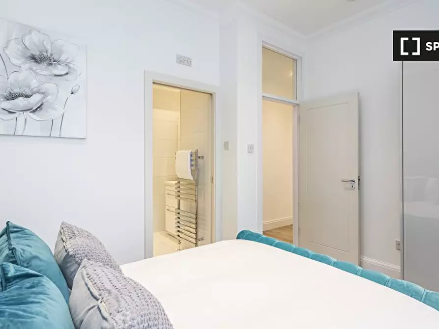 Immagine 16 di Appartamento in affitto  in Kilburn High Rd a Camden Town