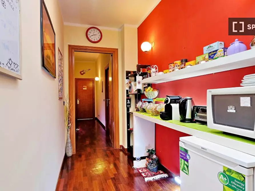 Immagine 7 di Camera condivisa in affitto  in Via Appia Nuova a Roma