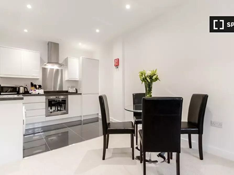 Immagine 4 di Appartamento in affitto  in Group House a Sutton