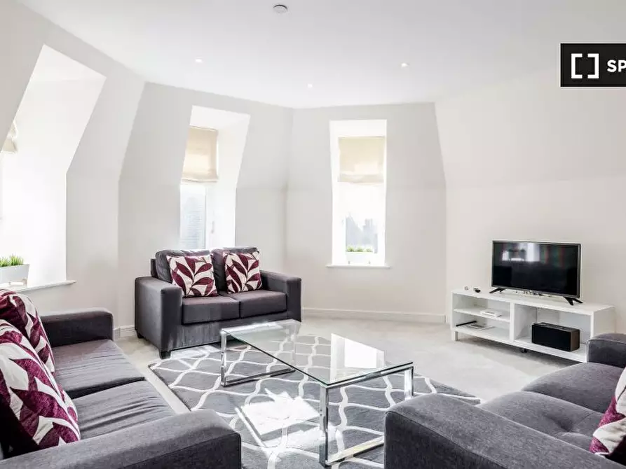 Immagine 1 di Appartamento in affitto  in Leret Way a Leatherhead