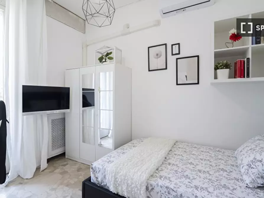 Immagine 3 di Camera condivisa in affitto  in Viale Francesco Restelli a Milano